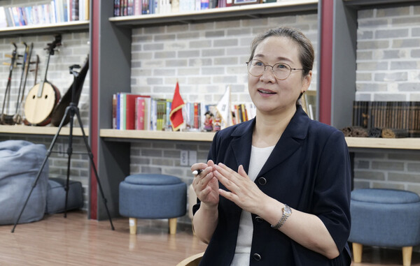 조화(중국 텐진외국어대 교수) 순천향대 공자아카데미 중국측 원장이 한·중 간 새로운 30년을 위한 교육교류 분야의 진일보한 교육플랫폼 구상과 함께 운영 방향을 설명하고 있다. (사진=순천향대)